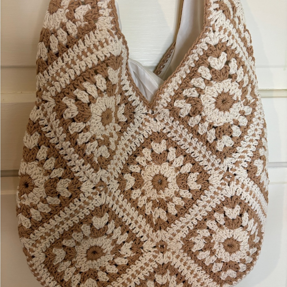 Crocheted Hobo Shoulder Bag color Tan/Cream Lined Trendy bag Cham not included - Picture 10 of 13